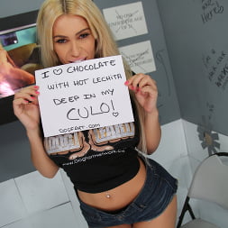 Assh Lee in - Glory Hole (Photo 5) Assh Lee in 'Dogfart' - Glory Hole (Thumbnail 5)
