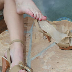 Edyn Blair in 'Dogfart' - Black Meat White Feet (Thumbnail 7)