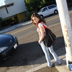 Jessie Jordan en 'Dogfart' - Interracial Pickups (Miniatura 3)