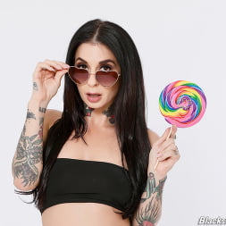 Joanna Angel en 'Dogfart' - Blacks On Blondes - Scene 2 (Miniatura 3)