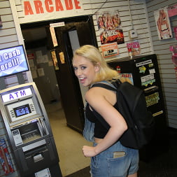 Kagney Linn Karter in - Glory Hole (Photo 4) Kagney Linn Karter in 'Dogfart' - Glory Hole (Thumbnail 4)