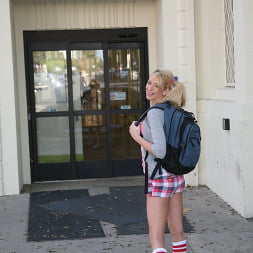Kaylee Hilton en 'Dogfart' - Cuckold Sessions (Miniatura 4)