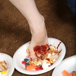 Lara Brookes in 'Dogfart' - Black Meat White Feet (Thumbnail 17)