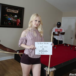 Lily Rader en 'Dogfart' - Blacks On Blondes (Miniatura 1)
