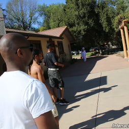 Melissa Moore en - Interracial Blowbang (foto 1) Melissa Moore en 'Dogfart' - Interracial Blowbang (Miniatura 1)