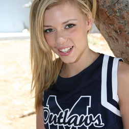 Nicole Ray in - Blacks On Blondes (Photo 1) Nicole Ray in 'Dogfart' - Blacks On Blondes (Thumbnail 1)