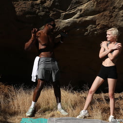 Skye Blue en 'Dogfart' - Interracial Pickups (Miniatura 5)