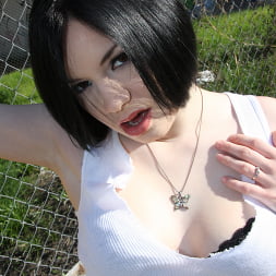 Tatianna Kush in - Interracial Blowbang (Photo 2) Tatianna Kush in 'Dogfart' - Interracial Blowbang (Thumbnail 2)