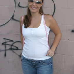 Katie Thomas in Katie Thomas (Photo 1) Katie Thomas in 'Dogfart' Katie Thomas (Thumbnail 1)