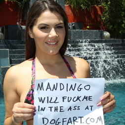 Valentina Nappi en 'Dogfart' - Blacks On Blondes - Scene 3 (Miniatura 1)