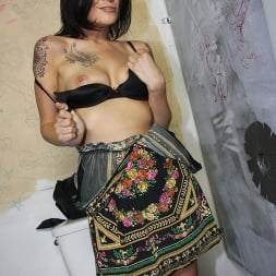Vanessa Naughty in 'Dogfart' - Glory Hole (Thumbnail 6)